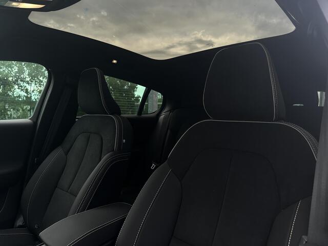 Volvo C40 Single Motor Extended Range Plus 82 kWh Panorama dak, Verwarmde stoelen voor, Verwarmd stuurwiel, Keyless entry, Semi elektrische trekhaak, Parkeer camera.