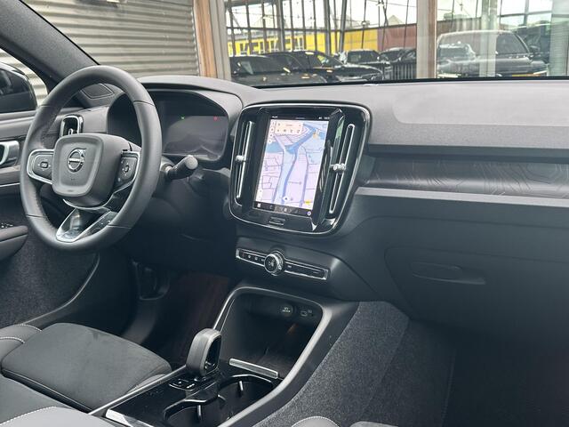Volvo C40 Single Motor Extended Range Plus 82 kWh Panorama dak, Verwarmde stoelen voor, Verwarmd stuurwiel, Keyless entry, Semi elektrische trekhaak, Parkeer camera.