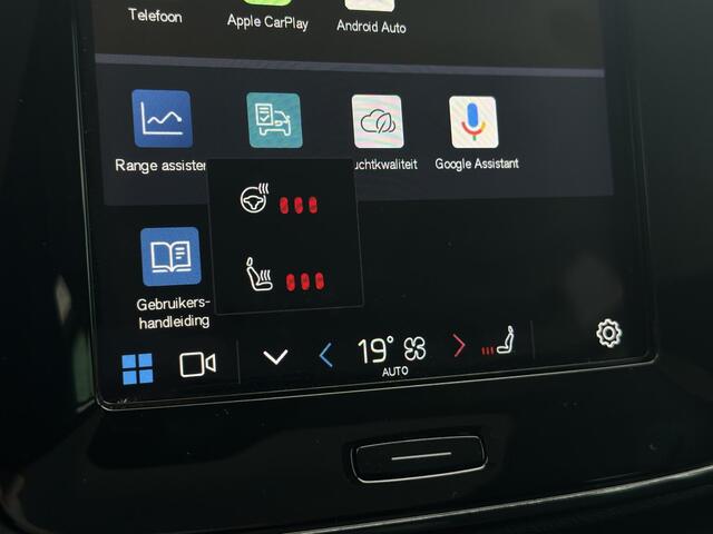 Volvo C40 Single Motor Extended Range Plus 82 kWh Panorama dak, Verwarmde stoelen voor, Verwarmd stuurwiel, Keyless entry, Semi elektrische trekhaak, Parkeer camera.