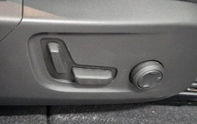 Volvo C40 Recharge Twin Intro Edition 78 kWh Camera / Trekhaak / Navigatie