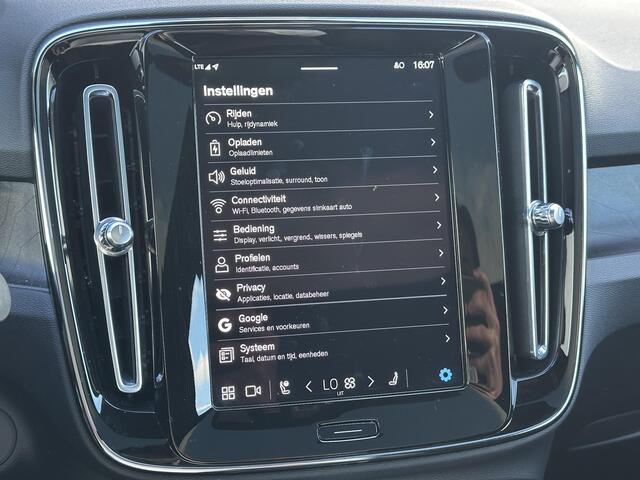 Volvo C40 Recharge Twin Intro Edition 78 kWh Adaptive cruise control / BLIS / 360 Camera / elektr. stoelverstelling / Harman Kardon Audio / Stoel- en stuurverwarming / Keyless Drive