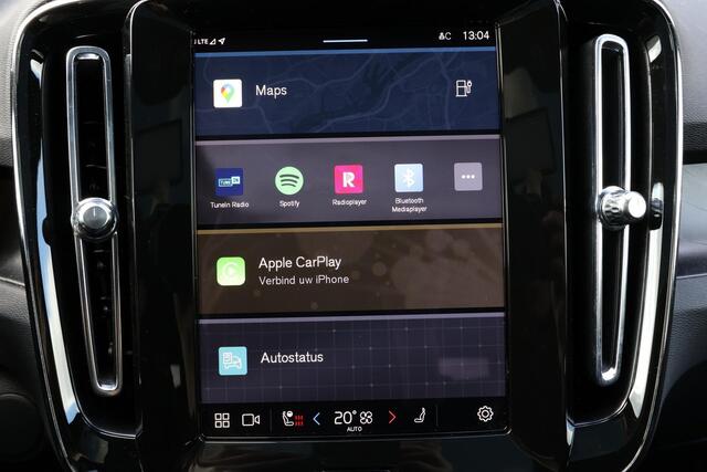 Volvo C40 Single Plus - Panoramadak - IntelliSafe Assist & Surround - Parkeercamera achter - Verwarmde voorstoelen & stuur - Parkeersensoren voor & achter- Draadloze tel. lader - Warmtepomp - Extra getint glas - 20' LMV