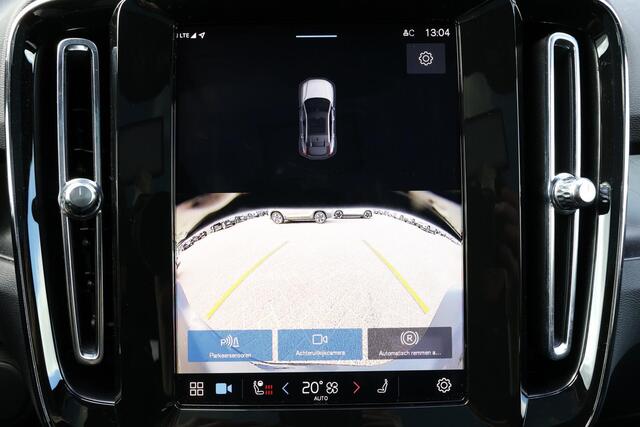 Volvo C40 Single Plus - Panoramadak - IntelliSafe Assist & Surround - Parkeercamera achter - Verwarmde voorstoelen & stuur - Parkeersensoren voor & achter- Draadloze tel. lader - Warmtepomp - Extra getint glas - 20' LMV