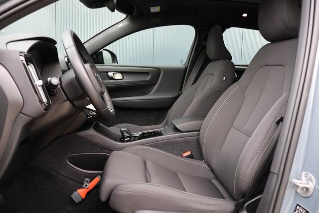 Volvo C40 Recharge Core 69 kWh | NL Auto | Camera | Panoramadak | Stoelverwarming | Stuurverwarming