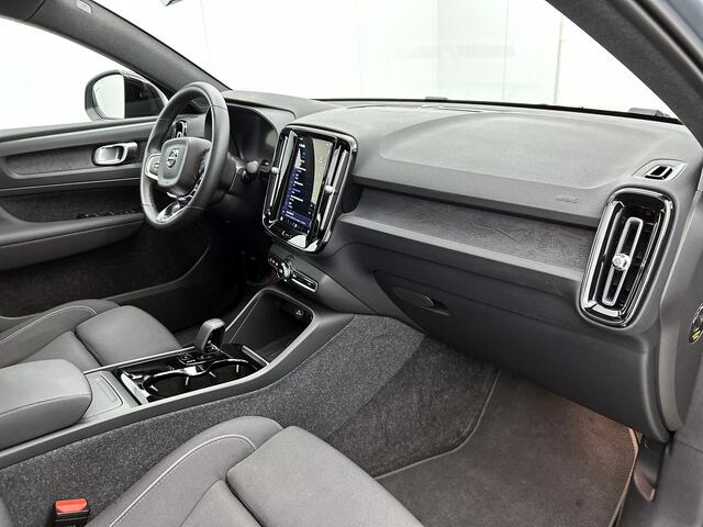 Volvo C40 Recharge Plus 69 kWh SOH 95% / Panoramadak / Trekhaak / Camera / Stoel-Stuurverwarming / Navigatie / Radio-multimedia / Apk 01-2027