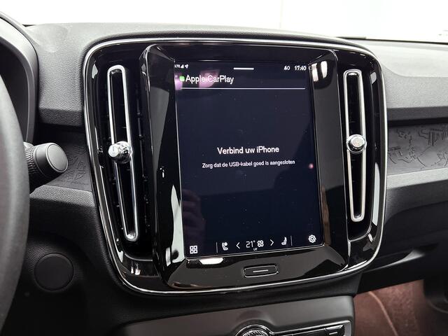 Volvo C40 Recharge Plus 69 kWh SOH 95% / Panoramadak / Trekhaak / Camera / Stoel-Stuurverwarming / Navigatie / Radio-multimedia / Apk 01-2027