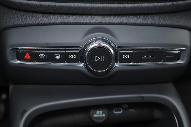 Volvo C40 Extended Range Plus 82 kWh - Panoramadak - IntelliSafe Assist & Surround - Parkeercamera achter - Parkeersensoren voor & achter - Elektr. bedienb. bestuurdersstoel met geheugen - Draadloze tel. lader - Warmtepomp - Extra getint glas - Elektr. inklapbare t