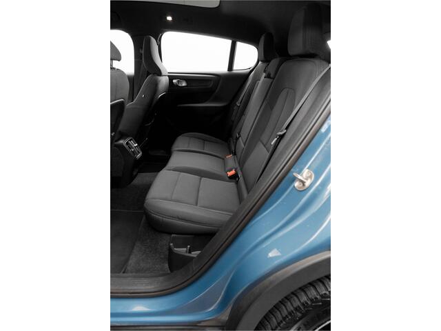 Volvo C40 Recharge Core 69 kWh Panoramadak