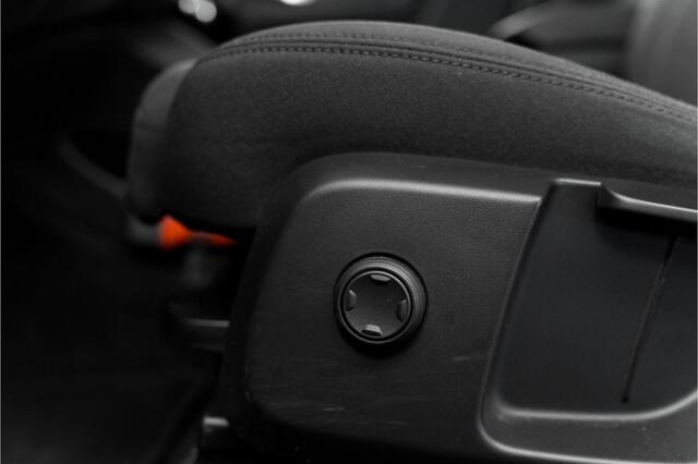 Volvo C40 Recharge Core 69 kWh Panoramadak