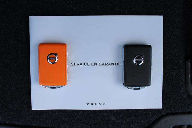 Volvo C40 Single Motor Plus 69 kWh | Camera | Draadloze telefoonlader | Extra getint glas | All-Season banden