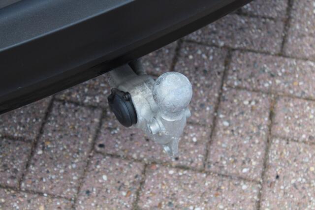 Volvo C40 Single Motor Extended Range Ultimate 82 kWh / Trekhaak / Panoramadak / 360Camera / Half leder / Keyless / 20'' / Harman Kardon / CarPlay / Warmtepomp / Stuur+Stoelverwarming / Dodehoek / DAB / ACC