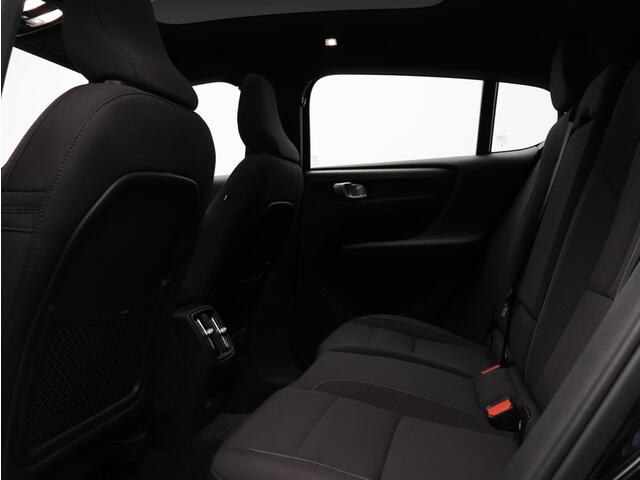 Volvo C40 Single Motor Extened Range Core 82 kWh / All season / Stoel+stuurwielverwarming / Draadloze telefoon lader / Parkeercamera