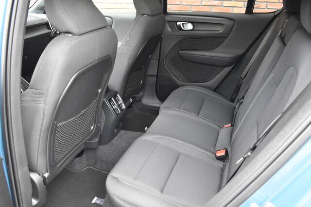 Volvo C40 Recharge Twin 408PK Intro Edition 78 kWh | 360 graden camera | Trekhaak | Elektrische stoelen met geheugen