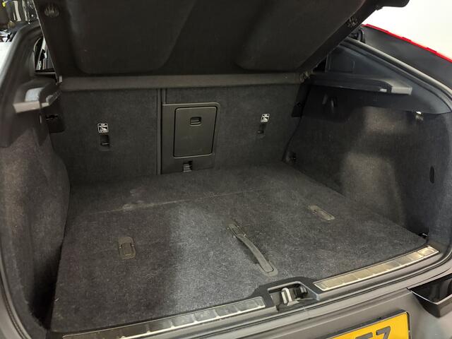 Volvo C40 Recharge Plus 69 kWh Adapt Cruise/ Camera/ Pano