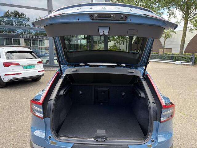 Volvo C40 Recharge Core 69 kWh SOH 93%|| VAN: 33.900,- VOOR: 30.877,- UW WKVOORDEEL: 3.023,-|VOLVO DEALER ONDERHOUDEN| ACHTERUITRIJCAMERA| PANORAMADAK| STOEL + STUURVERWARMING| RIJKLAARPRIJS INCL. 12 MAANDEN BOVAG GARANTIE|