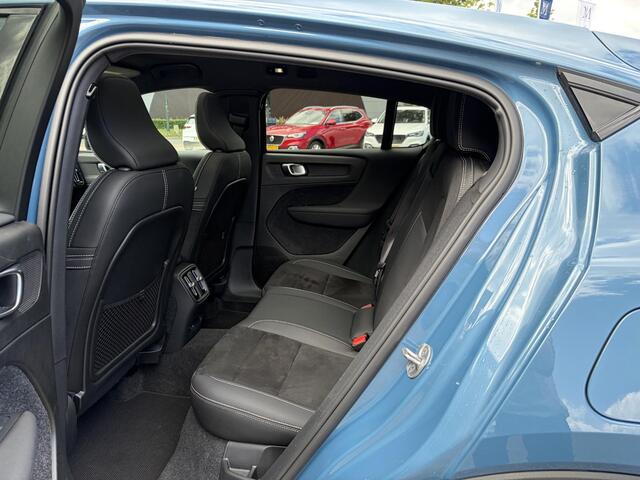 Volvo C40 Recharge Core 69 kWh SOH 93%|| VAN: 33.900,- VOOR: 30.877,- UW WKVOORDEEL: 3.023,-|VOLVO DEALER ONDERHOUDEN| ACHTERUITRIJCAMERA| PANORAMADAK| STOEL + STUURVERWARMING| RIJKLAARPRIJS INCL. 12 MAANDEN BOVAG GARANTIE|