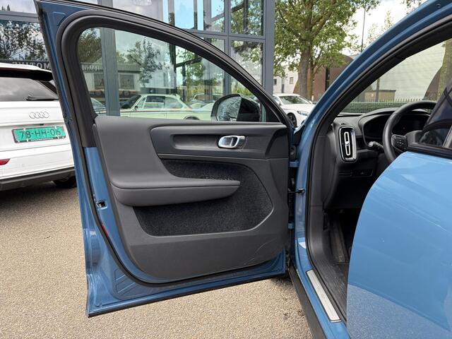 Volvo C40 Recharge Core 69 kWh SOH 93%|| VAN: 33.900,- VOOR: 30.877,- UW WKVOORDEEL: 3.023,-|VOLVO DEALER ONDERHOUDEN| ACHTERUITRIJCAMERA| PANORAMADAK| STOEL + STUURVERWARMING| RIJKLAARPRIJS INCL. 12 MAANDEN BOVAG GARANTIE|