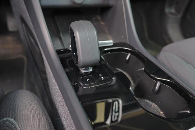 Volvo C40 Extended Range Ultimate 82 kWh - Panoramadak - IntelliSafe Assist & Surround - 360º Camera - Harman/Kardon audio - Verwarmde voorstoelen, stuur & achterbank - Parkeersensoren voor & achter - Elektr. bedienb. voorstoelen met geheugen links - Draadloze tel.