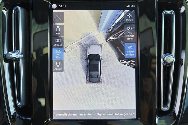 Volvo C40 Single Motor Extended Range Ultimate 82 kWh - Panoramadak - IntelliSafe Assist & Surround - 360º Camera - Harman Kardon audio - Adaptieve LED koplampen - Verwarmde voorstoelen & stuur - Parkeersensoren voor & achter - Elektr. bedienb. voorstoelen met gehe