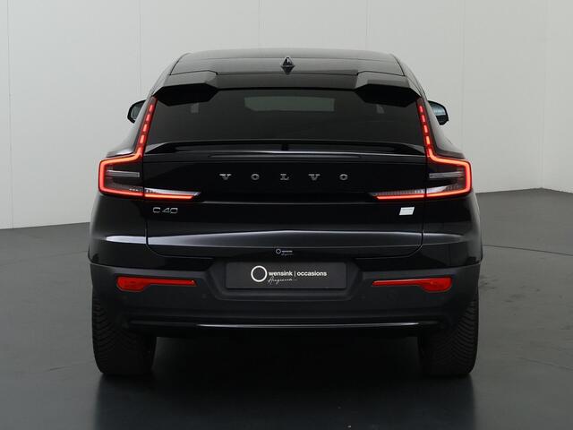 Volvo C40 Recharge Plus 69 kWh | Navigatie | Apple CarPlay/Android Auto | Comfortstoelen | DAB | Ele.achterklep | LED | Panoramadak | Sportstuur | Stuur/stoelverwarming | Warmtepomp |