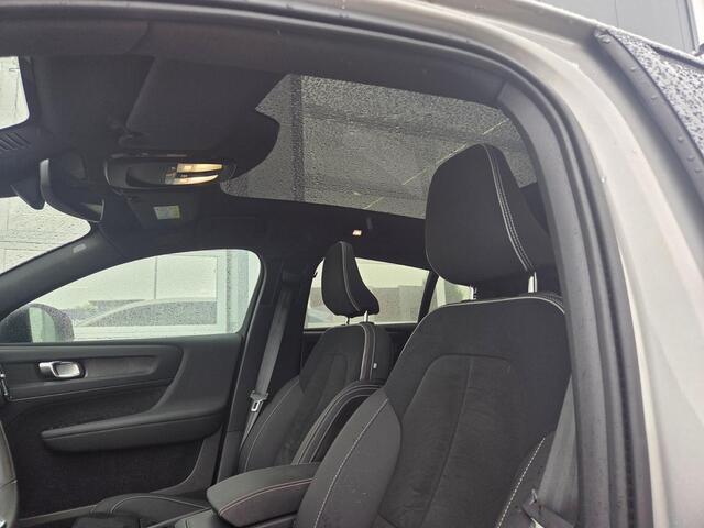 Volvo C40 Single Motor Extended Range Plus 82 kWh | Warmtepomp | Panoramadak | Achteruitrijcamera | Parkeersensoren | Keyless Entry | Elektrische Achterklep | Privacy Glas | Stoelverwarming | Google Navigatie | Apple Carplay | Android Auto