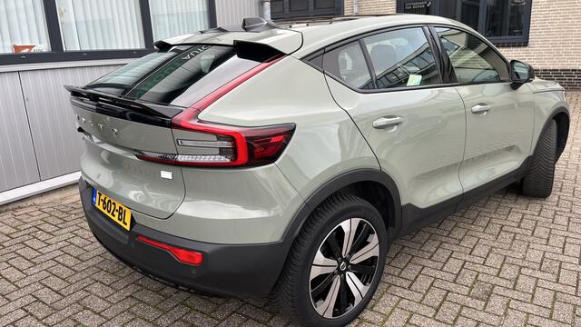 Volvo C40 Recharge Plus 69 kWh | Panoramadak | achteruitrij camera | keyless entry | stuur verwarmd | dodehoekdetectie met correctie | Audio installatie premium | SOH 95%