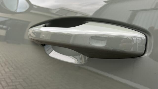 Volvo C40 Recharge Plus 69 kWh | Panoramadak | achteruitrij camera | keyless entry | stuur verwarmd | dodehoekdetectie met correctie | Audio installatie premium | SOH 95%