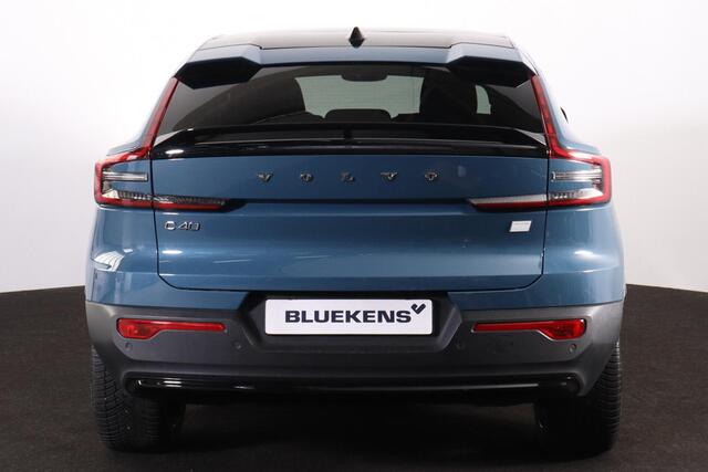 Volvo C40 Extended Range Ultimate 82 kWh - Panoramadak - IntelliSafe Assist & Surround - 360º Camera - Harman/Kardon audio - Verwarmde voorstoelen & stuur - Parkeersensoren voor & achter - Elektr. bedienb. voorstoelen met geheugen links - Draadloze tel. lader - Warmtepomp - Extra getint glas - 20' LMV