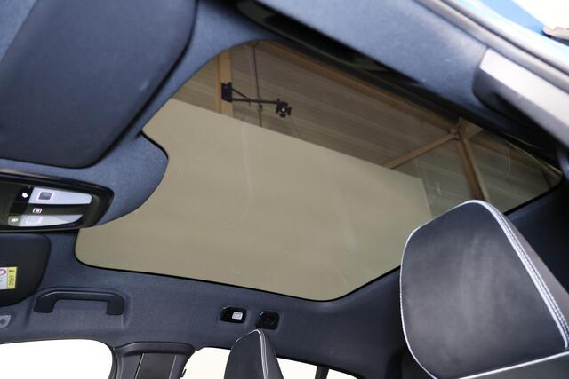 Volvo C40 Extended Range Ultimate 82 kWh - Panoramadak - IntelliSafe Assist & Surround - 360º Camera - Harman/Kardon audio - Verwarmde voorstoelen & stuur - Parkeersensoren voor & achter - Elektr. bedienb. voorstoelen met geheugen links - Draadloze tel. lader - Warmtepomp - Extra getint glas - 20' LMV