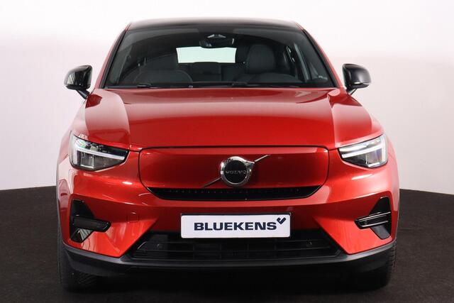 Volvo C40 Extended Range Plus 82 kWh - Panoramadak - IntelliSafe Assist & Surround - Parkeercamera achter - Verwarmde voorstoelen & stuur - Parkeersensoren voor & achter - Draadloze tel. lader - Warmtepomp - 19' LMV