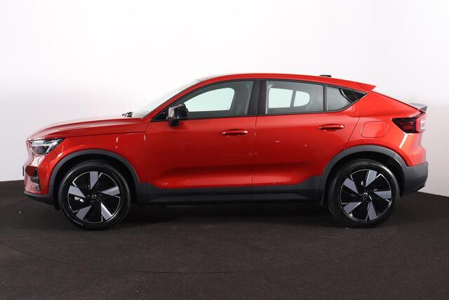Volvo C40 Extended Range Plus 82 kWh - Panoramadak - IntelliSafe Assist & Surround - Parkeercamera achter - Verwarmde voorstoelen & stuur - Parkeersensoren voor & achter - Draadloze tel. lader - Warmtepomp - 19' LMV