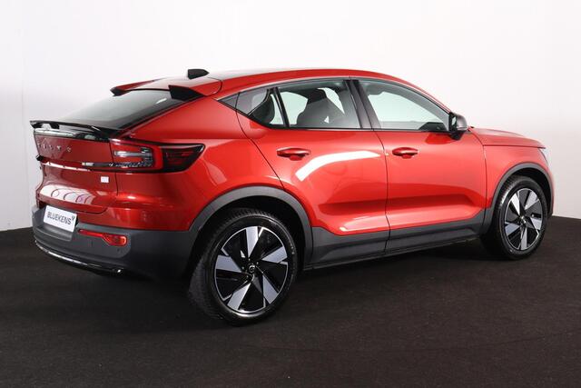 Volvo C40 Extended Range Plus 82 kWh - Panoramadak - IntelliSafe Assist & Surround - Parkeercamera achter - Verwarmde voorstoelen & stuur - Parkeersensoren voor & achter - Draadloze tel. lader - Warmtepomp - 19' LMV