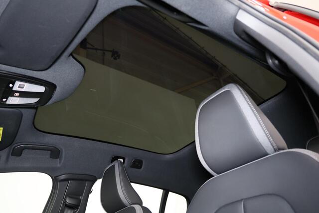 Volvo C40 Extended Range Plus 82 kWh - Panoramadak - IntelliSafe Assist & Surround - Parkeercamera achter - Verwarmde voorstoelen & stuur - Parkeersensoren voor & achter - Draadloze tel. lader - Warmtepomp - 19' LMV