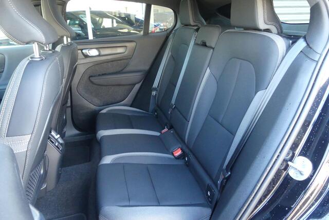 Volvo C40 Single Motor Plus 69 kWh ELEKT. TREKHAAK, PANO, LEER, WINTER PACK, ADAPT. CRUISE, CLIMA, NAVI, CAMERA, PDC V&A, APPLE CARPLAY/ANDROID AUTO, BLIS, KEYLESS, ELEKT. ACHTERKLEP, 51.771KM