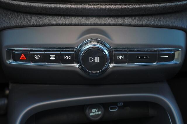 Volvo C40 Extended Range Ultimate 82 kWh - Panoramadak - IntelliSafe Assist & Surround - 360º Camera - Harman/Kardon audio - Verwarmde voorstoelen & stuur - Parkeersensoren voor & achter - Elektr. bedienb. voorstoelen met geheugen links - Draadloze tel. lader - Warmtepomp - Extra getint glas - 19' LMV – foto 9