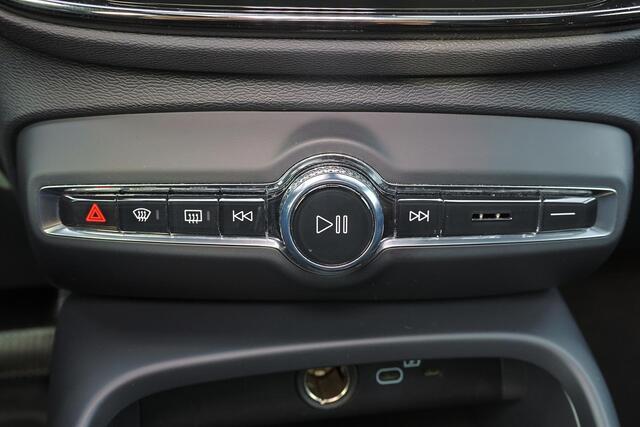 Volvo C40 Extended Range Plus 82 kWh - IntelliSafe Assist & Surround - Parkeercamera achter - Verwarmde voorstoelen & stuur - Parkeersensoren voor & achter - Draadloze tel. lader - Warmtepomp - Extra getint glas - 19' LMV – foto 10