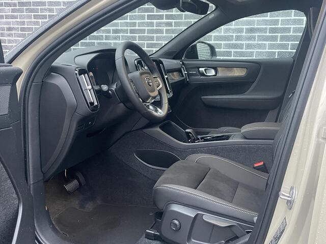 Volvo EC40 Single Motor Extended Range Plus | Google | Longe Range | Pano Dak | Keyless | Harman Kardon Audio | Elektrische Achterklep | Camera | Stoel-/Stuurverwarming | Adaptieve Cruise | Getint Glas | Luxe Bekleding | Zitverlenging | 21" Polestar LM