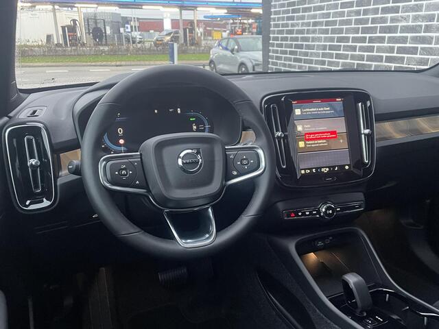 Volvo EC40 Single Motor Extended Range Plus | Google | Longe Range | Pano Dak | Keyless | Harman Kardon Audio | Elektrische Achterklep | Camera | Stoel-/Stuurverwarming | Adaptieve Cruise | Getint Glas | Luxe Bekleding | Zitverlenging | 21" Polestar LM