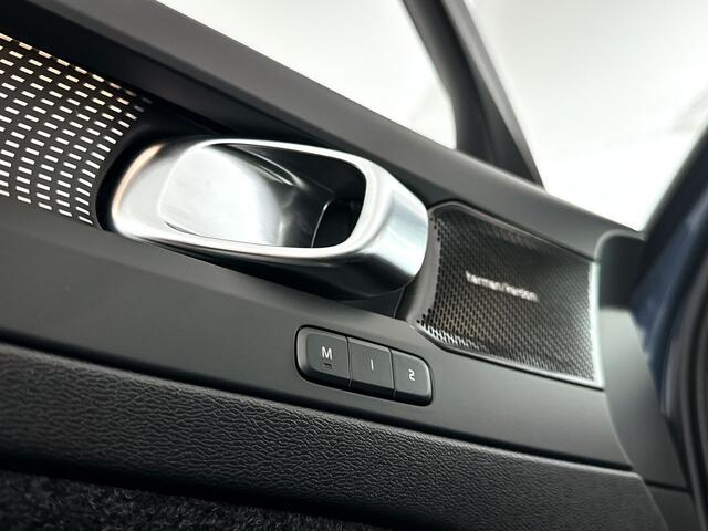 Volvo EC40 Single Motor Extended Range Ultra Black Ed. 82 kWh | Panoramadak | 360° camera | Harman Kardon