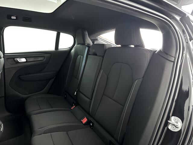 Volvo EC40 Single Motor Plus Black Edition 70 kWh | Panoramadak | 360° Camera | Harman Kardon | Trekhaak