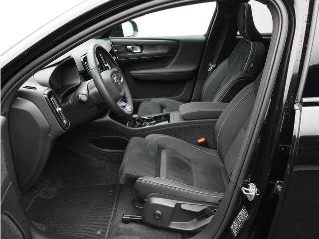 Volvo EC40 Single Motor Extended Range Ultra Black Ed. 82 kWh / Elektrische Stoelen / 360 Camera / Harman Kardon / Stoel+Stuurverwarming / Adaptive Cruise / BLIS /