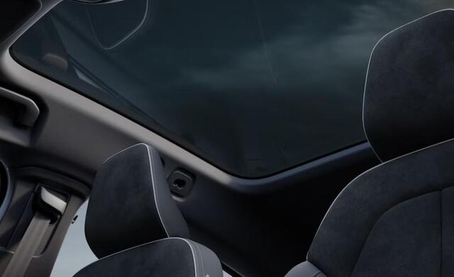 Volvo EC40 Single Motor Extended Range Ultra Black Edition | Harman Kardon | 20" | Panoramadak | Donker Glas | Power Seats |