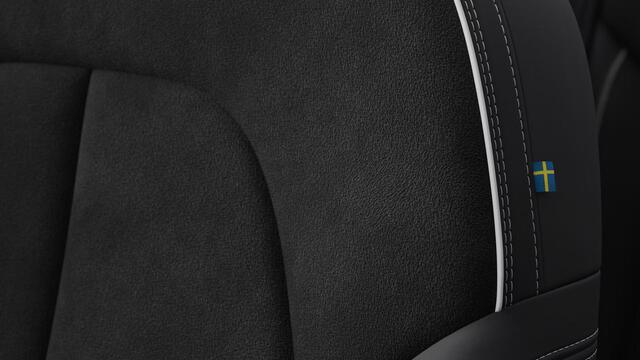 Volvo EC40 Single Motor Extended Range Ultra Black Edition | Verwacht Dec. 2025 | 360º Camera | Extra Getint Glas | Harman Kardon Premium Audio | Elektrisch Verstelbare Voorstoelen | Keyless Entry | Stoel/Stuurverwarming |