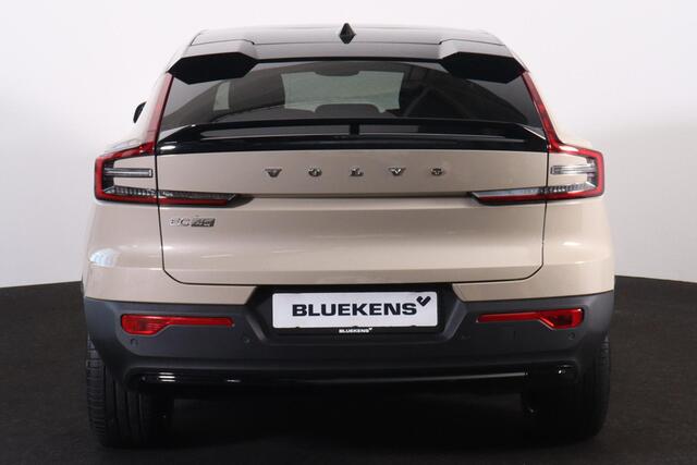 Volvo EC40 Extended Range Ultra 82 kWh - Panoramadak - IntelliSafe Assist & Surround - 360º Camera - Harman/Kardon audio - Verwarmde voorstoelen, stuur & achterbank - Parkeersensoren voor & achter - Elektr. bedienb. voorstoelen met geheugen links - Draadloze tel. la