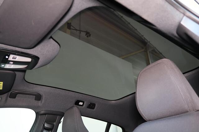 Volvo EC40 Extended Range Ultra 82 kWh - Panoramadak - IntelliSafe Assist & Surround - 360º Camera - Harman/Kardon audio - Verwarmde voorstoelen, stuur & achterbank - Parkeersensoren voor & achter - Elektr. bedienb. voorstoelen met geheugen links - Draadloze tel. la