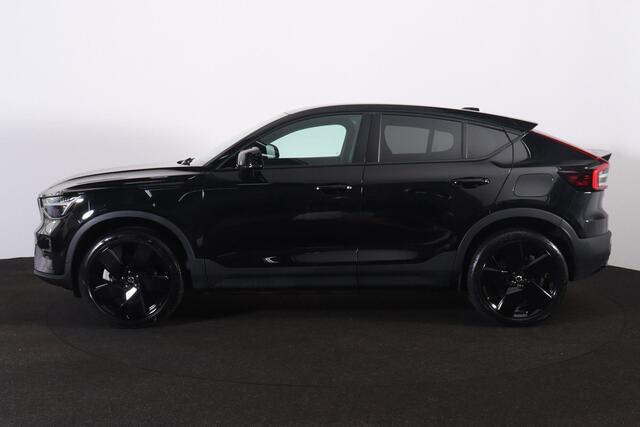 Volvo EC40 Performance Ultra Black Edition 82 kWh - Panoramadak - IntelliSafe Assist & Surround - 360º Camera - Harman/Kardon audio - Verwarmde voorstoelen, stuur & achterbank - Parkeersensoren voor & achter - Elektr. bedienb. voorstoelen met geheugen links - Draadl