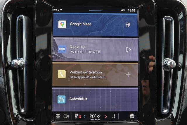 Volvo EC40 Performance Ultra Black Edition 82 kWh - Panoramadak - IntelliSafe Assist & Surround - 360º Camera - Harman/Kardon audio - Verwarmde voorstoelen, stuur & achterbank - Parkeersensoren voor & achter - Elektr. bedienb. voorstoelen met geheugen links - Draadl