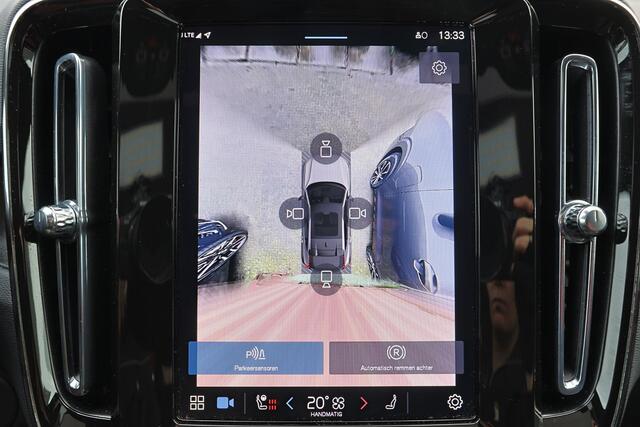 Volvo EC40 Performance Ultra Black Edition 82 kWh - Panoramadak - IntelliSafe Assist & Surround - 360º Camera - Harman/Kardon audio - Verwarmde voorstoelen, stuur & achterbank - Parkeersensoren voor & achter - Elektr. bedienb. voorstoelen met geheugen links - Draadl