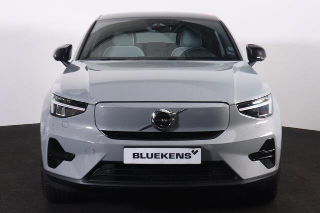 Volvo EC40 Extended Range Core 82 kWh - Panoramadak - IntelliSafe Assist & Surround - 360º Camera - Verwarmde voorstoelen, stuur & achterbank - Parkeersensoren voor & achter - Draadloze tel. lader - Warmtepomp - Extra getint glas - Elektr. inklapbare trekhaak - 19' 