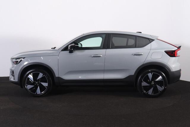 Volvo EC40 Extended Range Core 82 kWh - Panoramadak - IntelliSafe Assist & Surround - 360º Camera - Verwarmde voorstoelen, stuur & achterbank - Parkeersensoren voor & achter - Draadloze tel. lader - Warmtepomp - Extra getint glas - Elektr. inklapbare trekhaak - 19' 